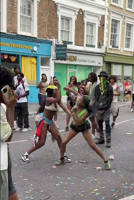 dunyanin en buyuk karnavalinda kadinlar kavga 18979601 110 m