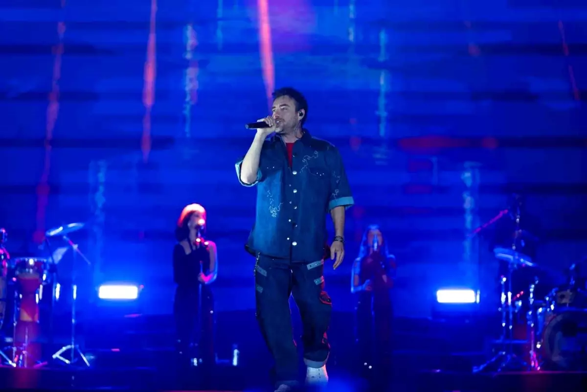 Murat Dalkılıç Erzurum Kültür Yolu Festivali'nde Coşku Dolu Bir Konser Verdi