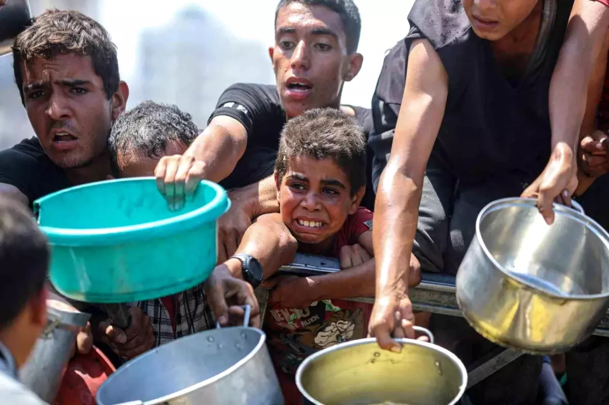 Gazze'de Açlık Sebebiyle 11 Filistinli Hayatını Kaybetti