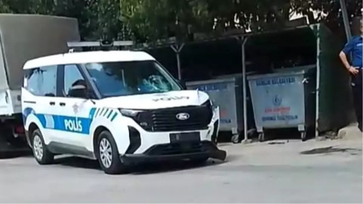 Bursa'da Motosikletli Kovalamaca: Polis Aracına Çarptı