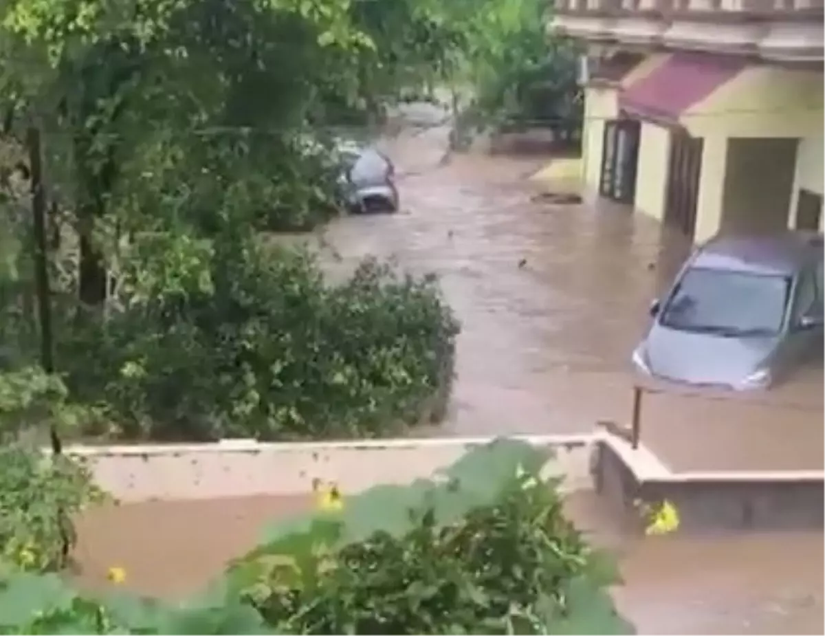 Hindistan'da muson yağmurları can aldı: 303 ölü