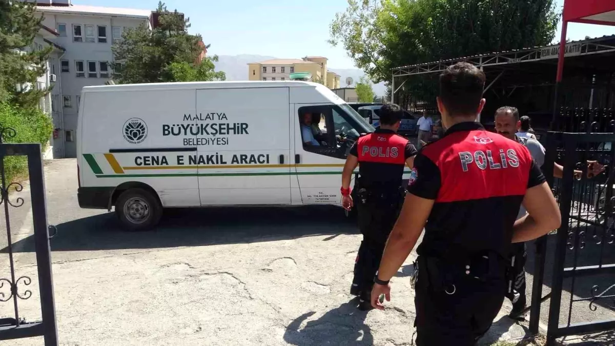 Malatya'da Şantiyede İş Makinesi Devrildi, Genç Operatör Hayatını Kaybetti