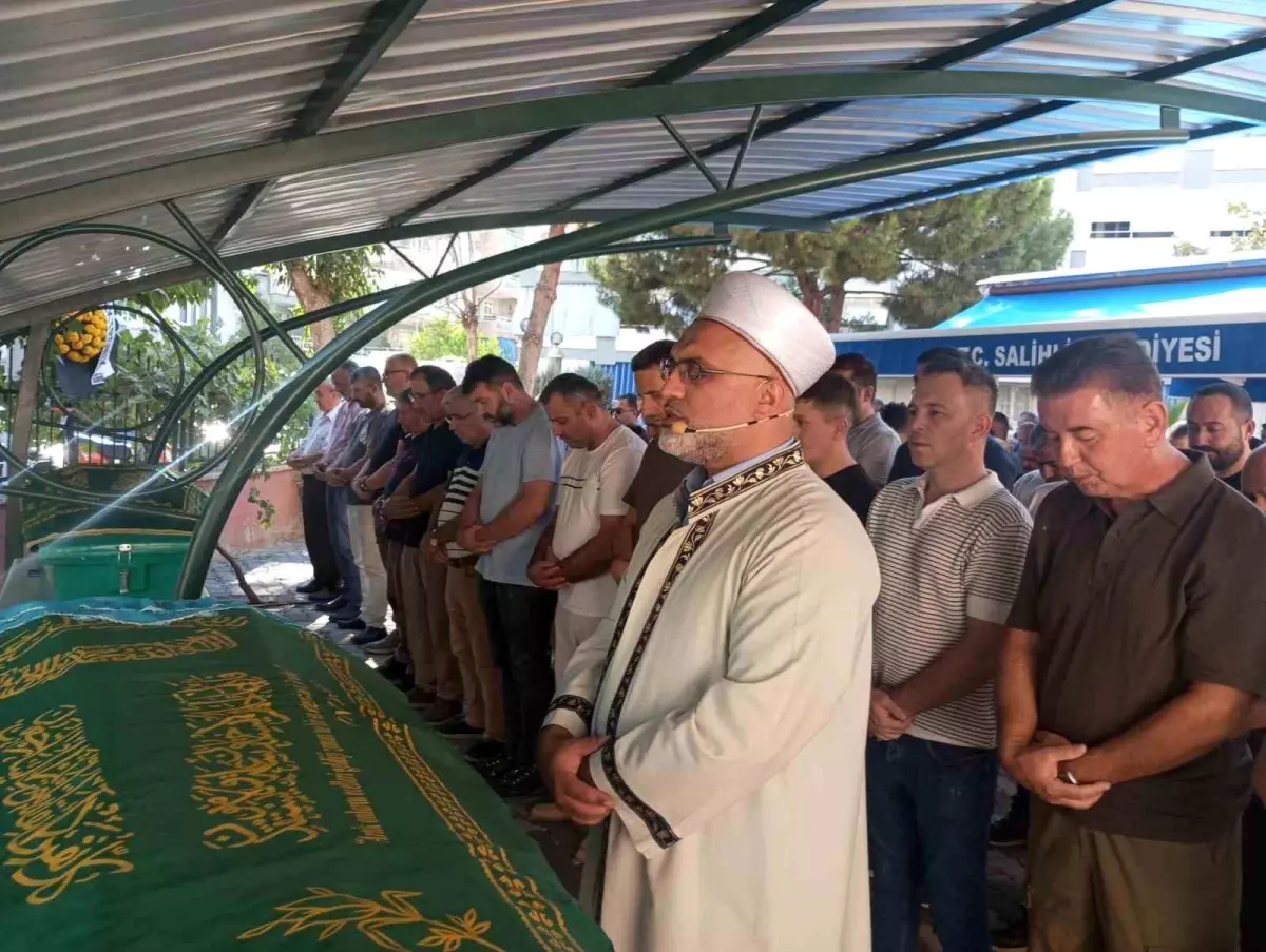 Ödemiş'te Trafik Kazası: Hayatını Kaybeden Çift Salihli'de Toprağa Verildi