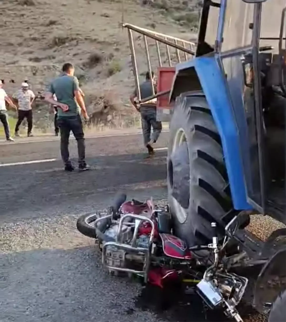 Kağızman'da Traktör ile Motosiklet Çarpıştı: 1 Ölü