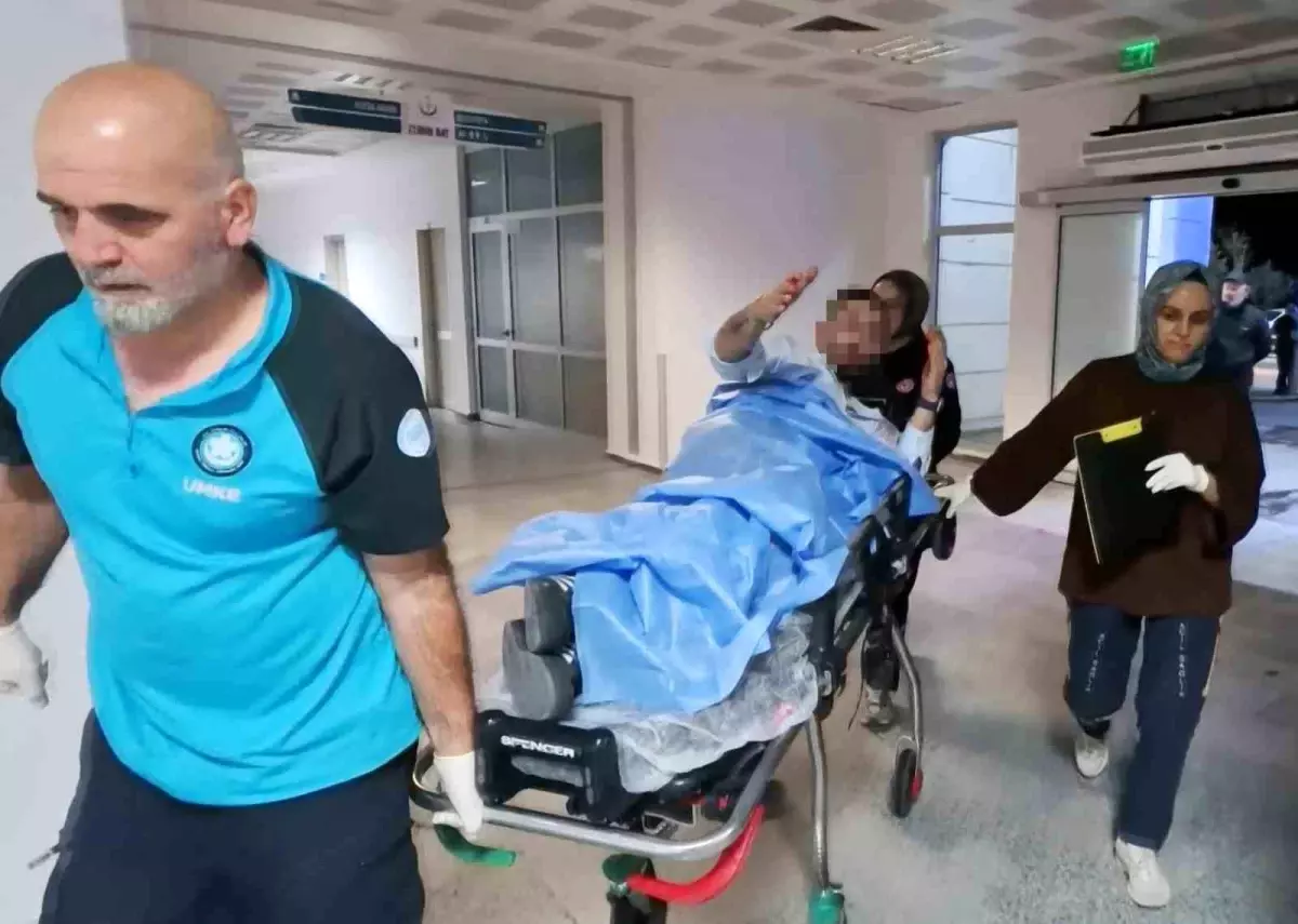 Aksaray'da Bıçaklı Kavga: Yaralı Genç Gazetecilere Küfretti