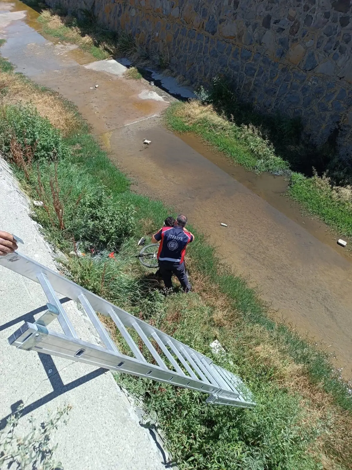 Kars'ta Sulama Kanalına Düşen Çocuk Kurtarıldı