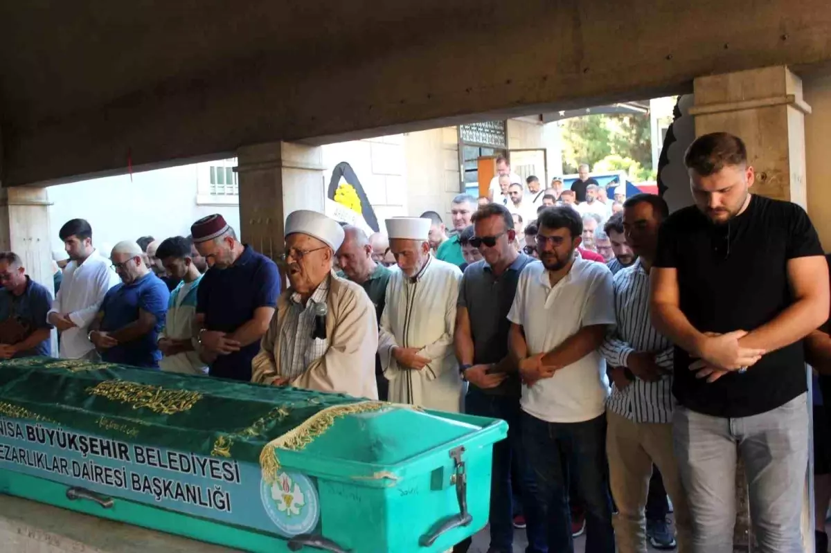 İnegöl'de Motosiklet Kazasında Hayatını Kaybeden Kur'an Kursu Öğreticisi Ali Esen, Manisa'da Toprağa Verildi