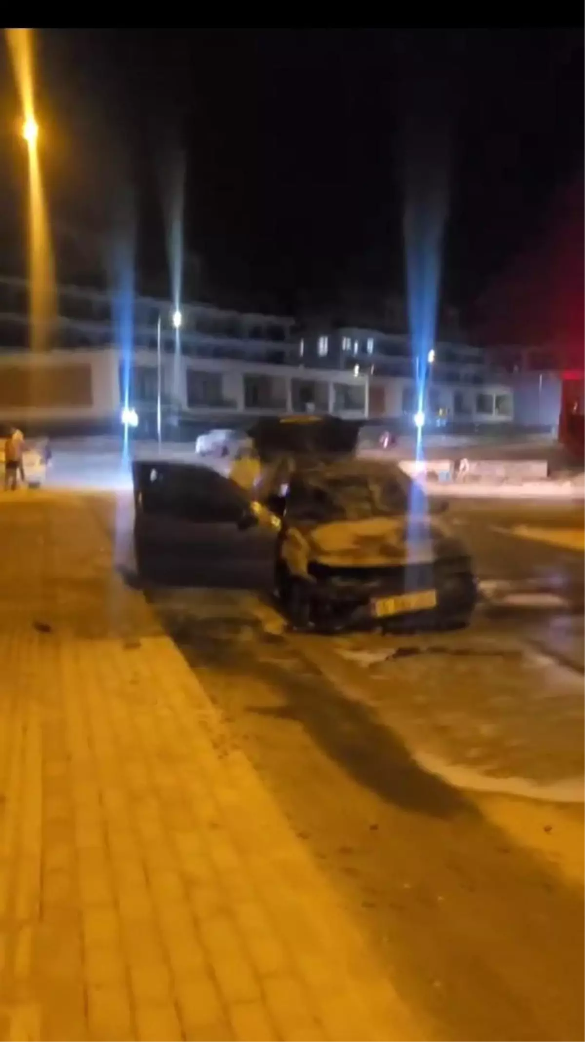 Bursa'da Park Halindeki Otomobil Alev Aldı