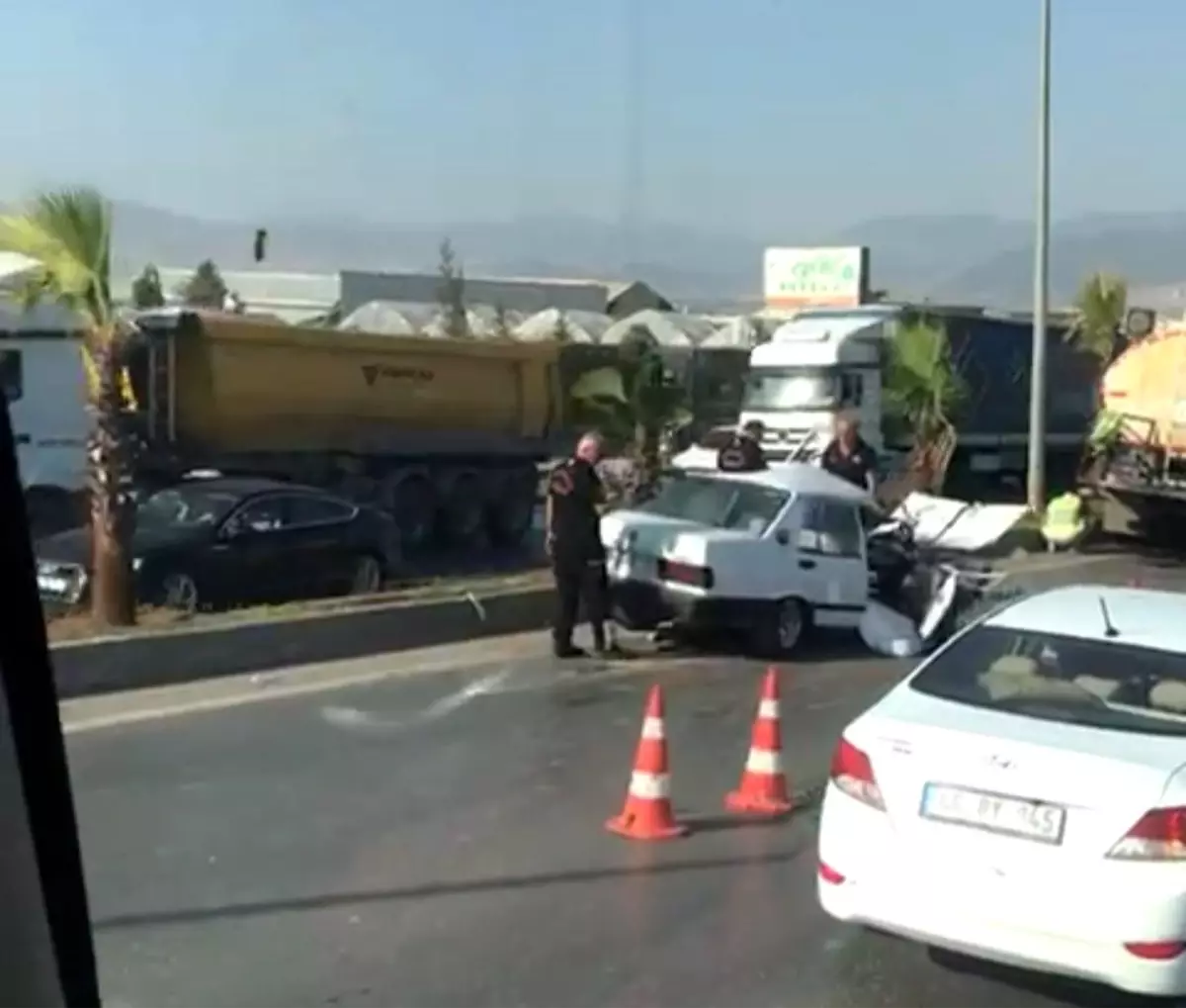 Kahramanmaraş&apos;ta Otomobil Tankere Çarptı: Sürücü Ağır Yaralı