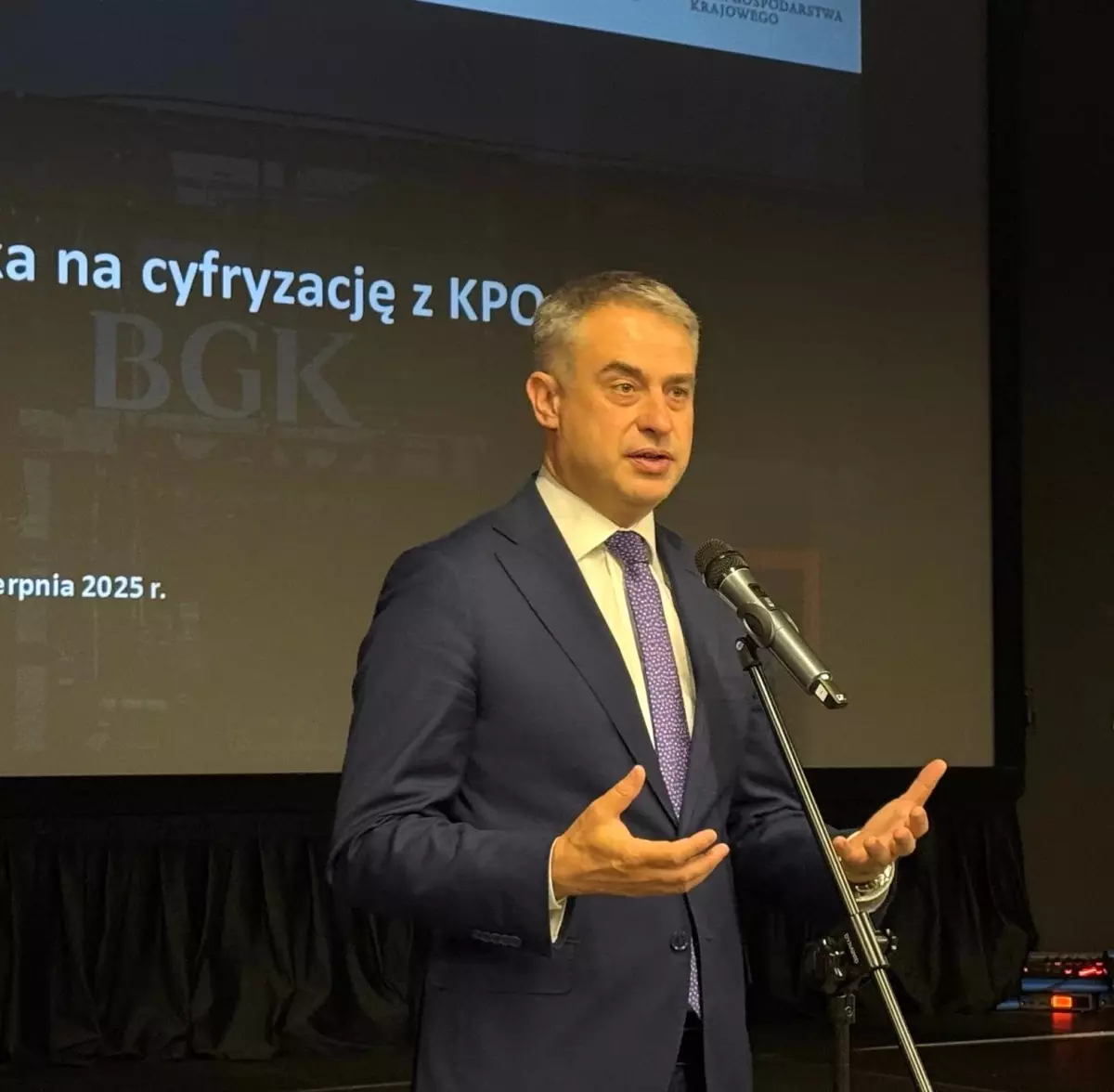 Polonya, Ukrayna'ya Sağlanan İnternet Yardımını Kesiyor
