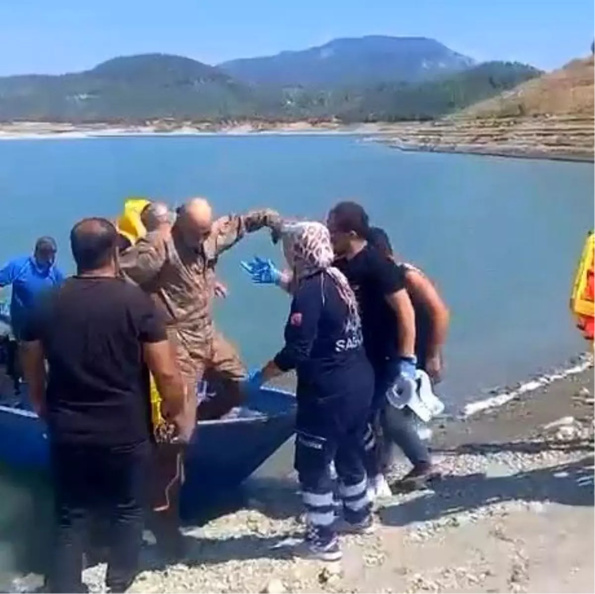Burdur'da Eğitim Uçağı Baraja Düştü, Çiftçi Pilotları Kurtardı