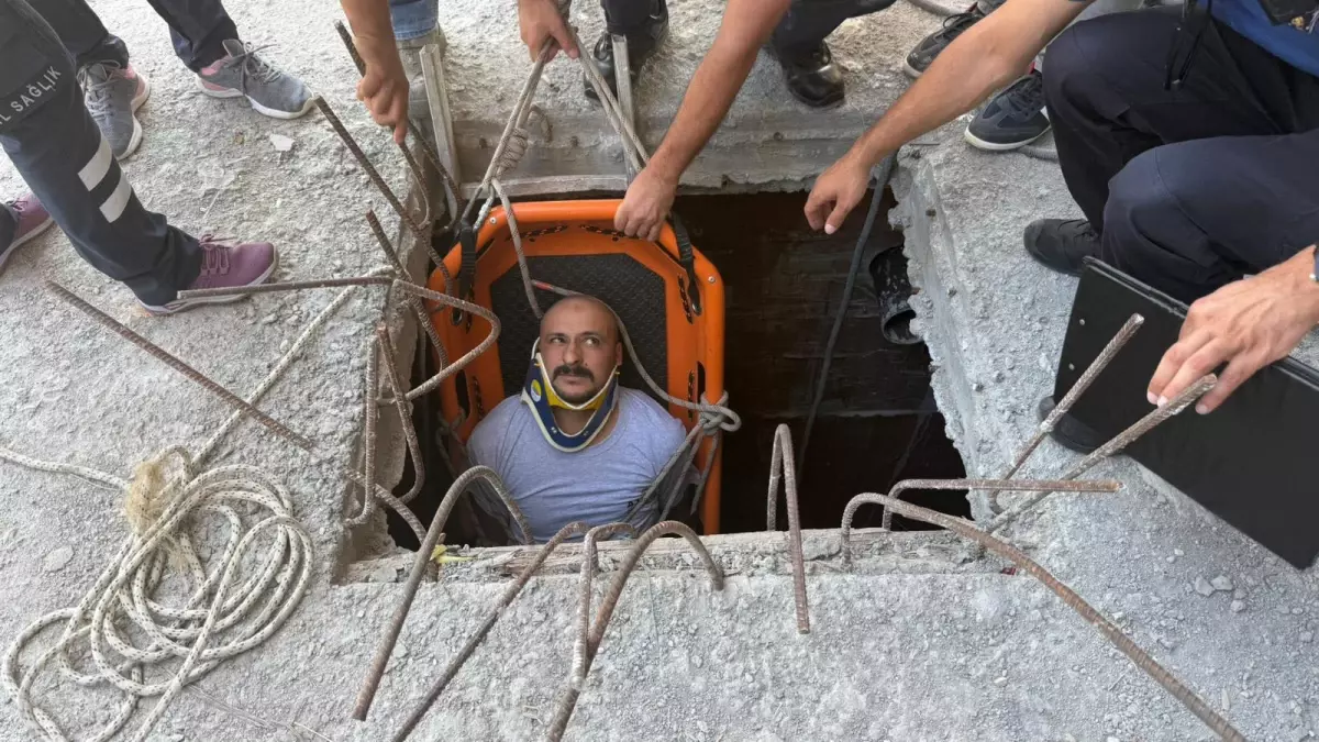 Antalya'da Şantiye Kazası: İşçi Merdivenden Düşerek Bacağını Kırdı