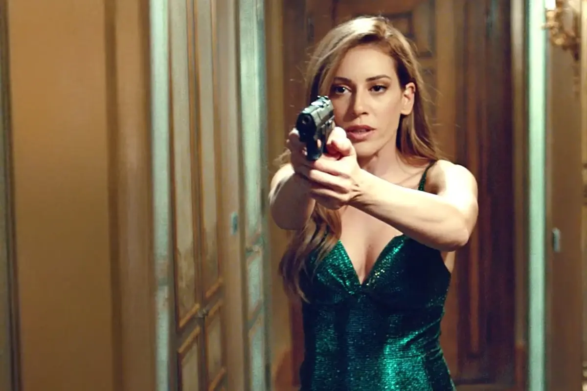 Tatile doymadı! Sinem Kobal'dan 'Kim der iki çocuk annesi' dedirten poz