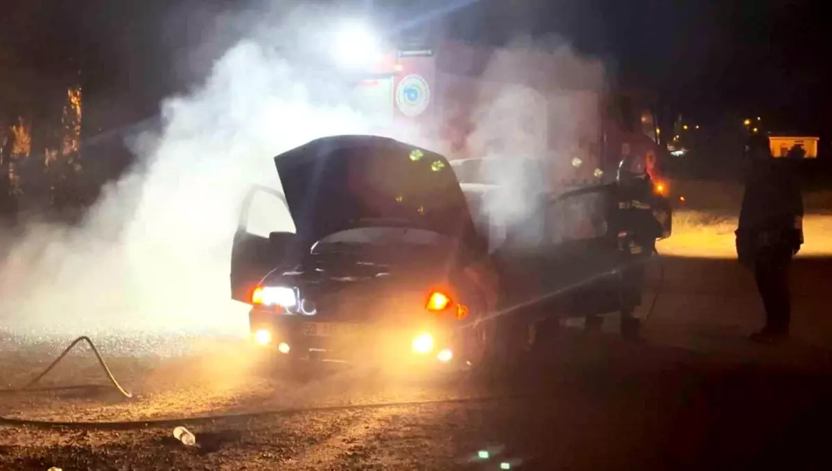 Tekirdağ'da Park Halindeki Otomobilde Yangın Paniği
