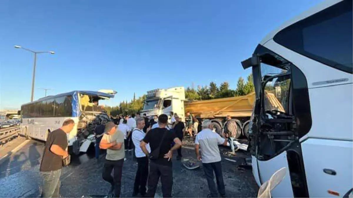 TEM Otoyolu&apos;nda Zincirleme Kaza: 1 Ölü, 16 Yaralı