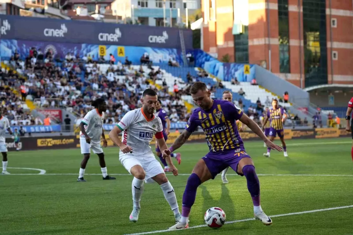 Trendyol Süper Lig: Eyüpspor: 1 Alanyaspor: 0 (Maç devam ediyor)