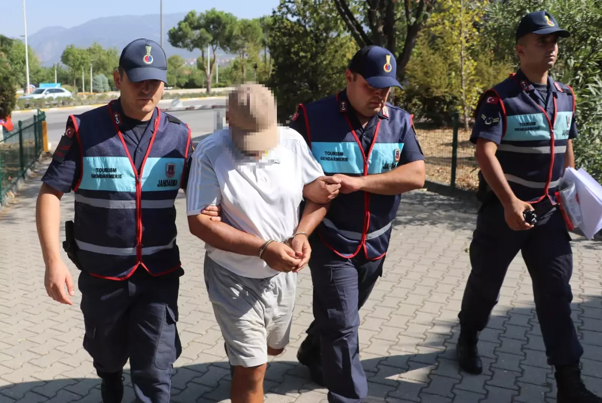 Turistlerin İzinsiz Görüntülerini Çeken Şahsın Gözaltına Alınması
