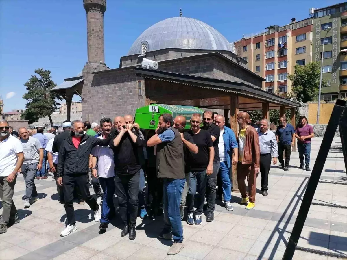 Türk Halk Müziği'nin güçlü sesi Bahattin Karakoç hayatını kaybetti