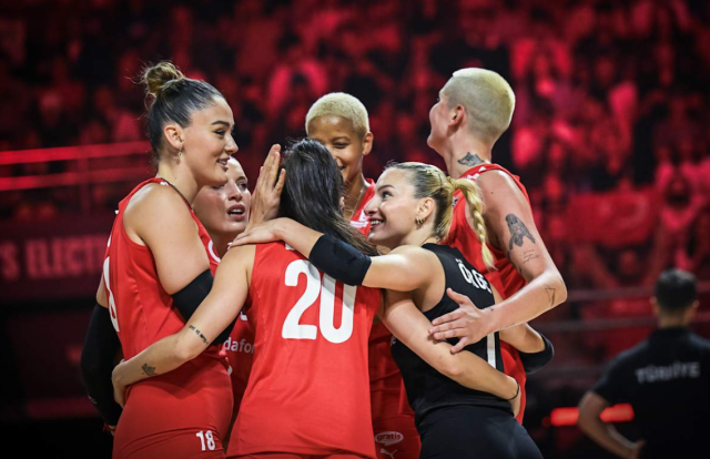 Türkiye Bulgaristan maçı saat kaçta? Filenin Sultanları Türkiye-Bulgaristan maçı hangi kanalda, şifresiz mi?