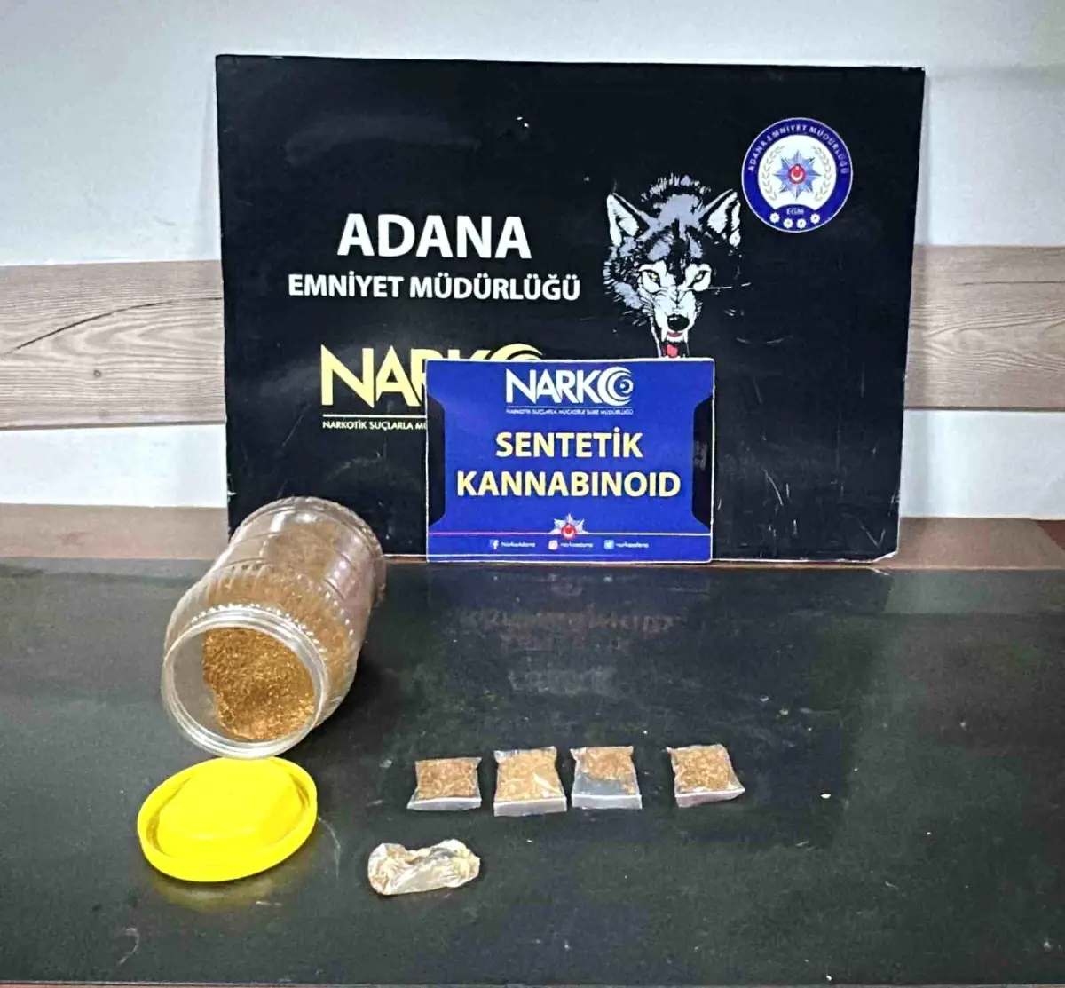 Adana'da Uyuşturucu Ticareti Yapan İki Şüpheli Tutuklandı