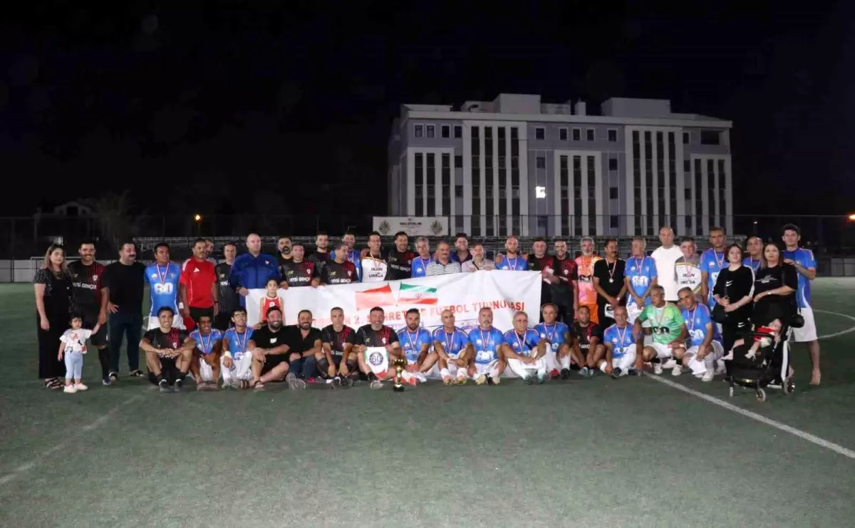 Türkiye ve İran Arasında Dostluk Köprüleri Kuruldu: 2. Şöhretler Futbol Turnuvası Sonuçlandı