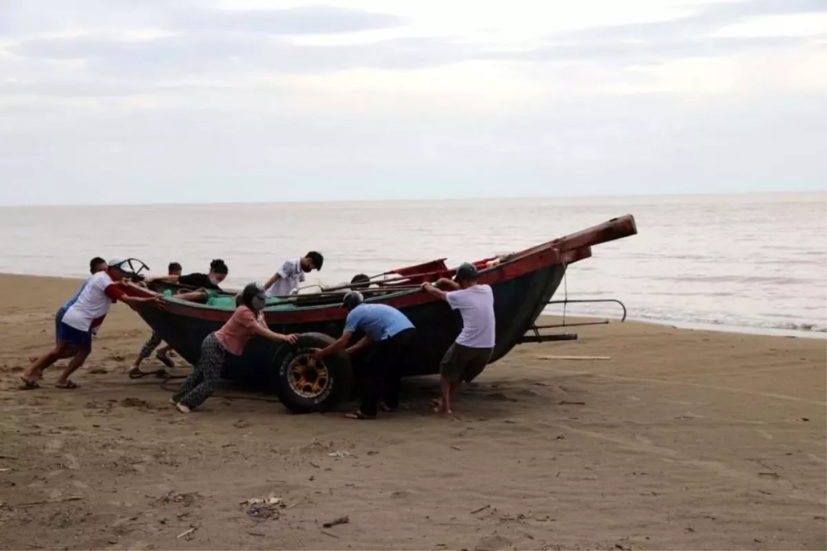 Vietnam'da Kajiki Tayfunu Nedeniyle 586 Bin Kişi Tahliye Edildi