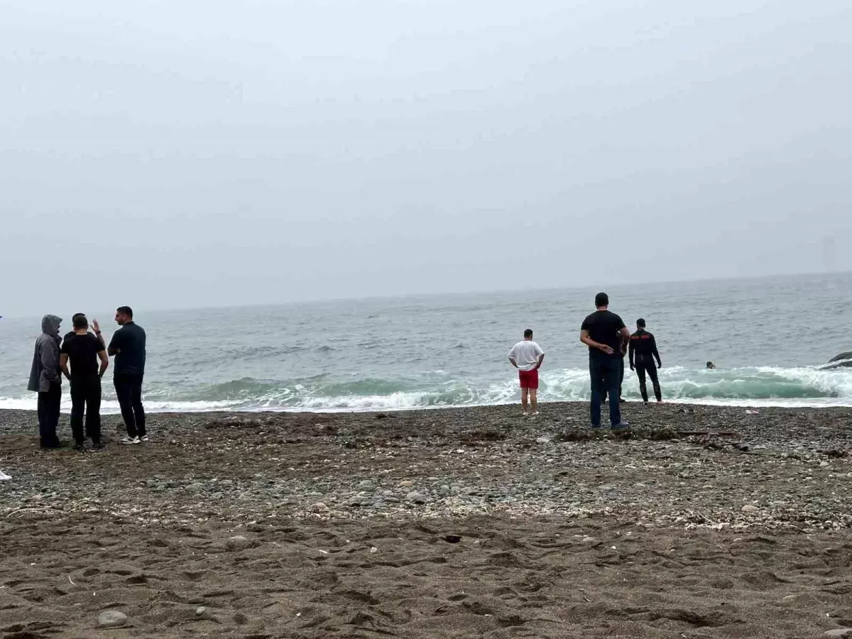 Trabzon&apos;da 13 Yaşındaki Çocuk Denizde Kayboldu