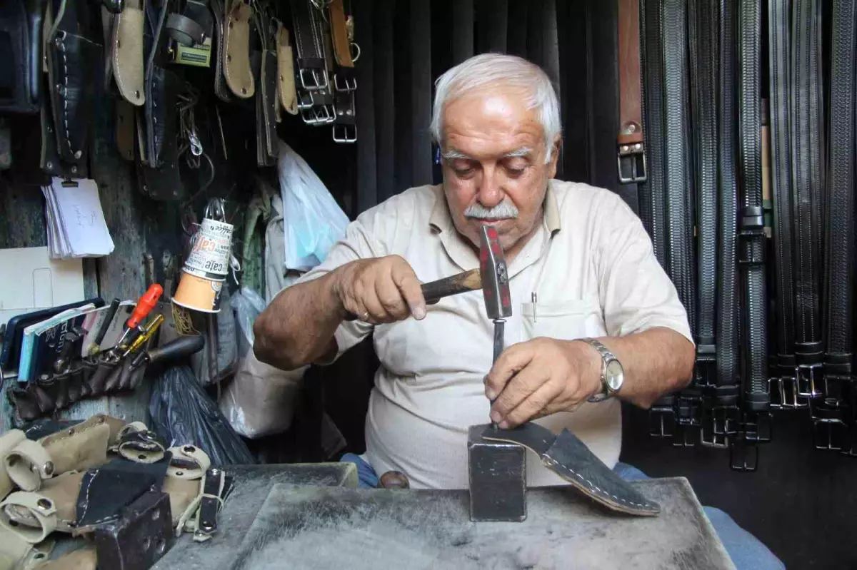 60 Yıldır Saraciye Mesleğini Sürdüren Ökkeş Usta&apos;nın Hikayesi