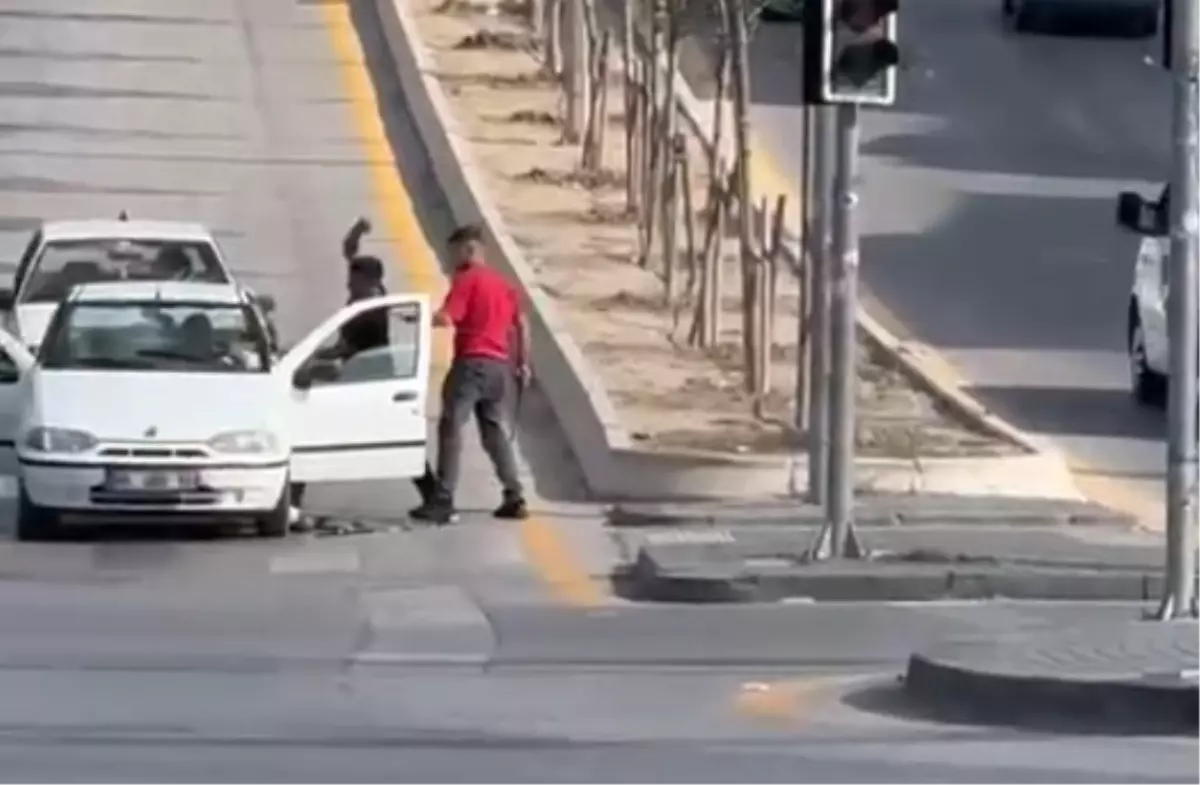 Trafikte Tartışma Kanlı Bitti: 4 Kişi Sürücüye Saldırdı