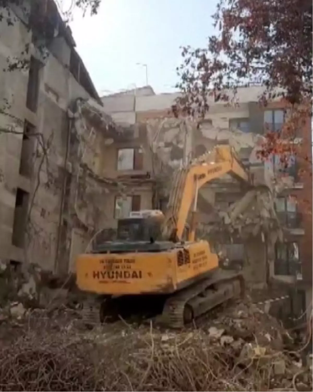 Avcılar'da Kentsel Dönüşümde Bina Devrildi