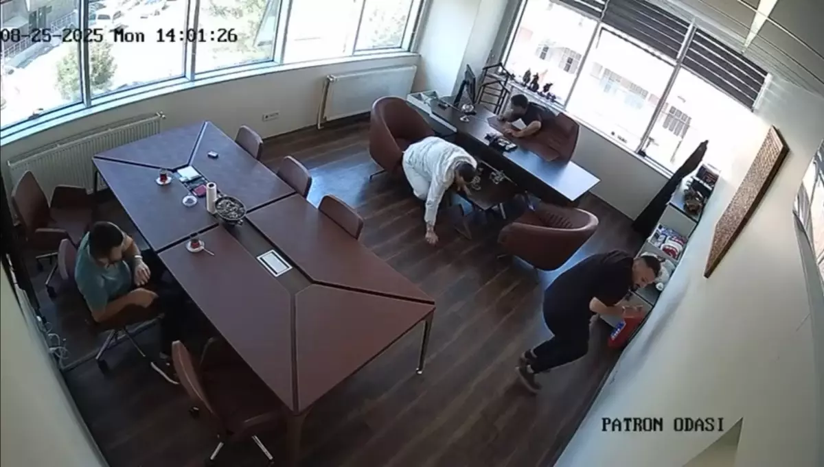 Bağcılar&apos;da Kumaş Firmasına Silahlı Saldırı