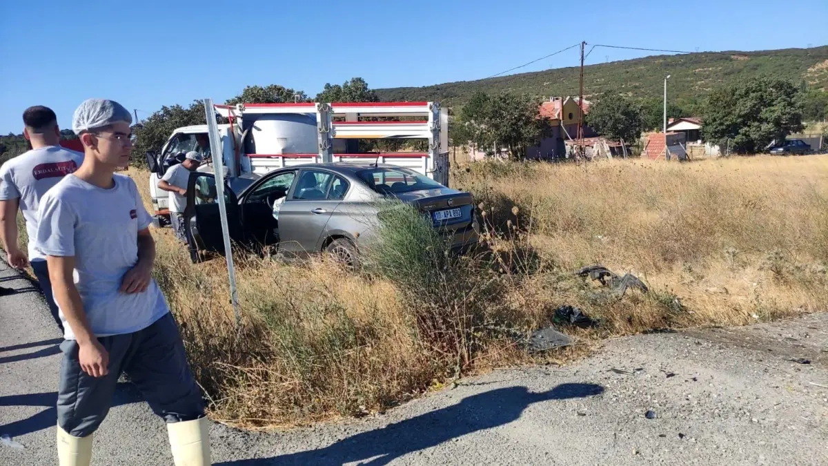 Balıkesir&apos;de Trafik Kazası: 3 Yaralı