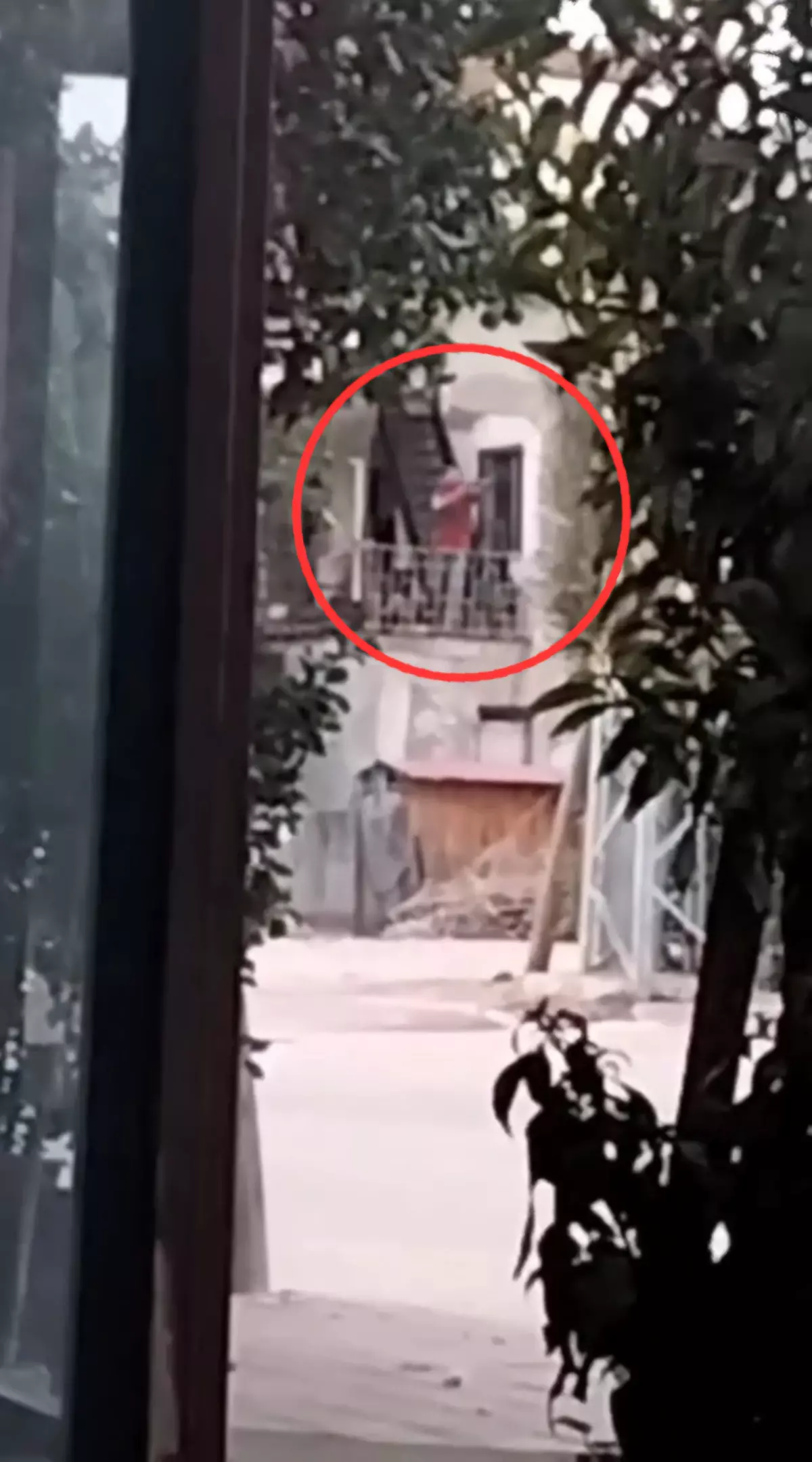 Balkondan Havaya Ateş Açan Şahıs Tutuklandı