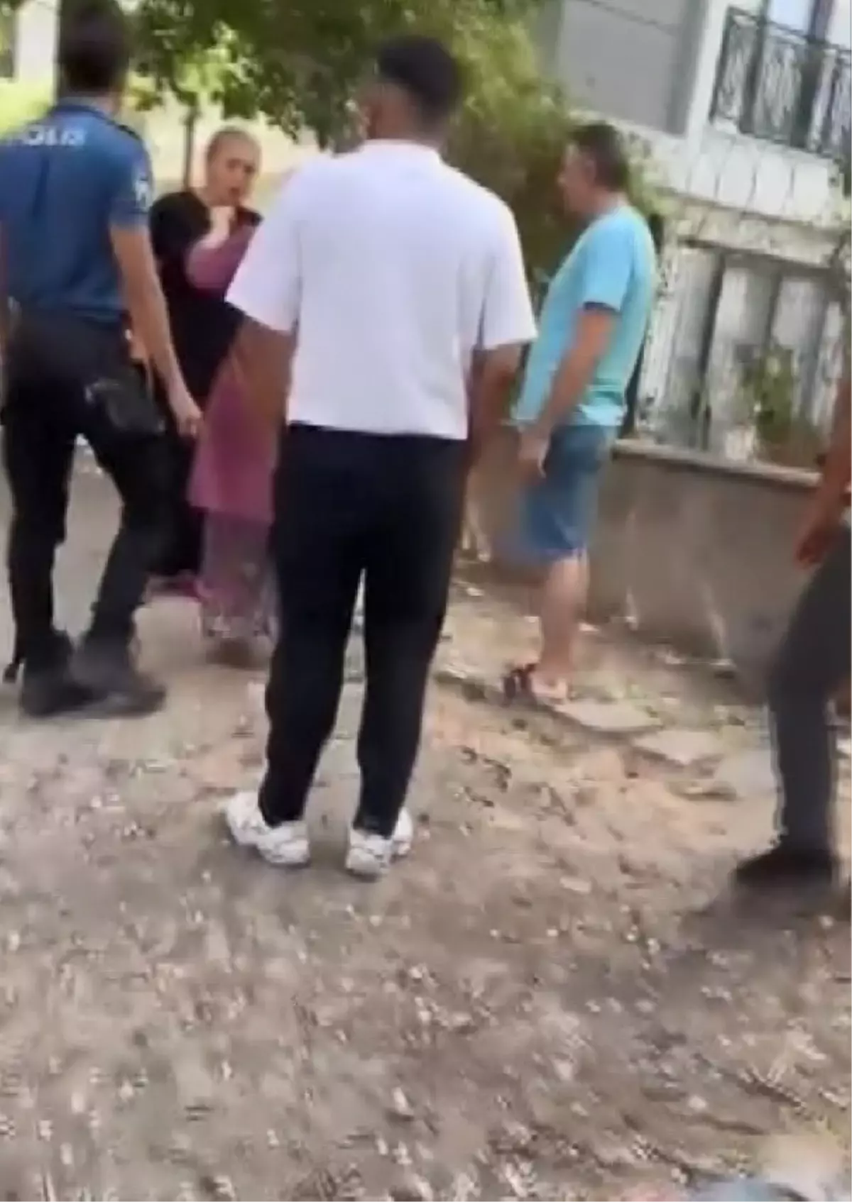 Büyükçekmece'deki Çocuklara Bıçakla Saldıran Komşu Tutuklanmadı