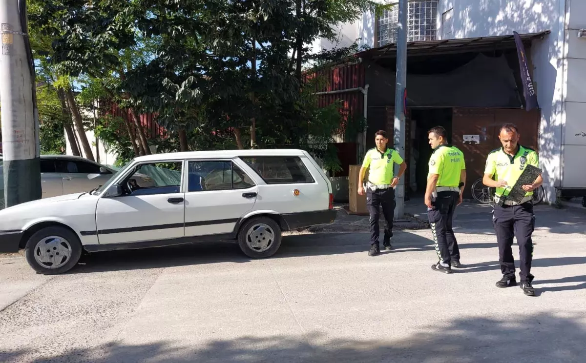 Sakarya&apos;da Çekme Belgeli Otomobil Başka Plakayla Yakalandı