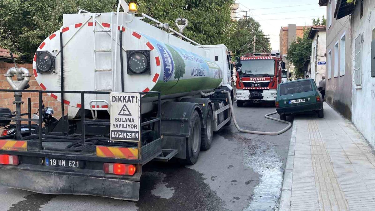 Çorum'da Yangın: 4 Metruk 5 Ev Zarar Gördü