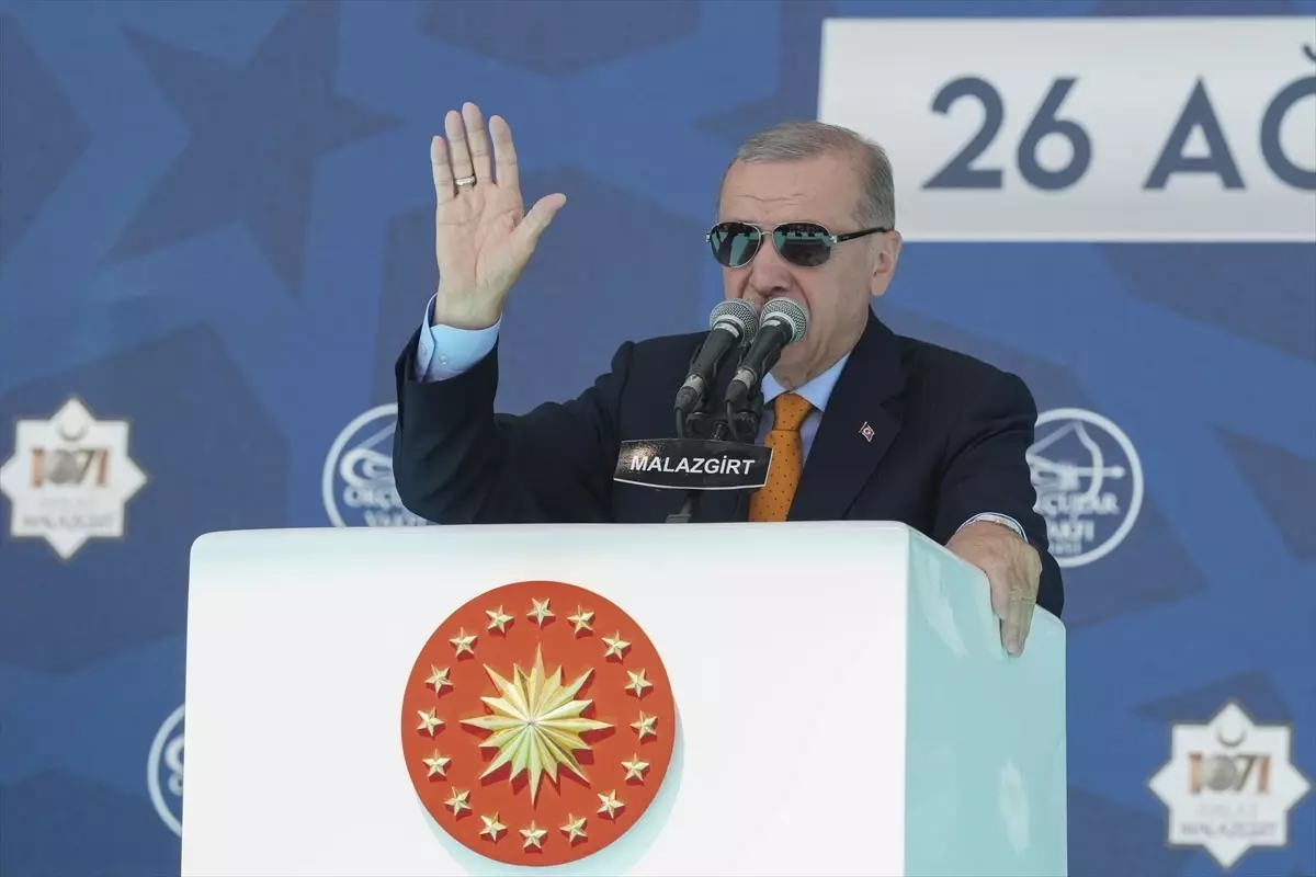 Cumhurbaşkanı Erdoğan, Malazgirt'ten mesaj verdi: Kılıç kınından çıkarsa kelama yer kalmaz