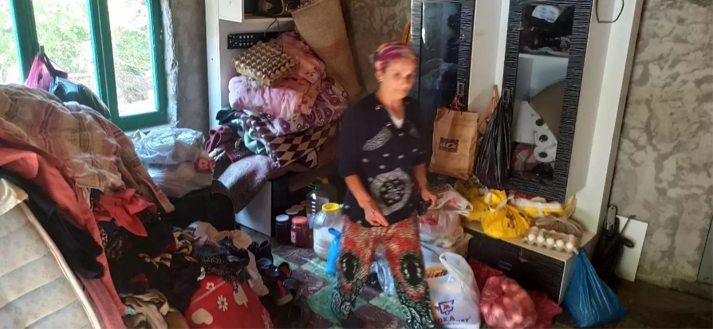 Zonguldak&apos;ta Yıkılmak Üzere Olan Evde Yaşayan Çift Destek Bekliyor