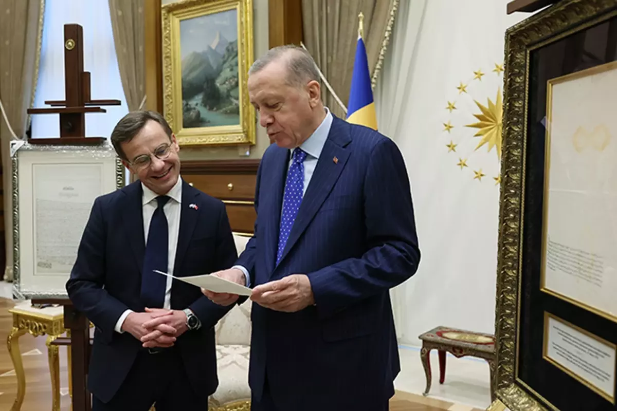 Diplomatik skandal! Türkiye&apos;ye ait gizli belgeler tuvalette unutuldu