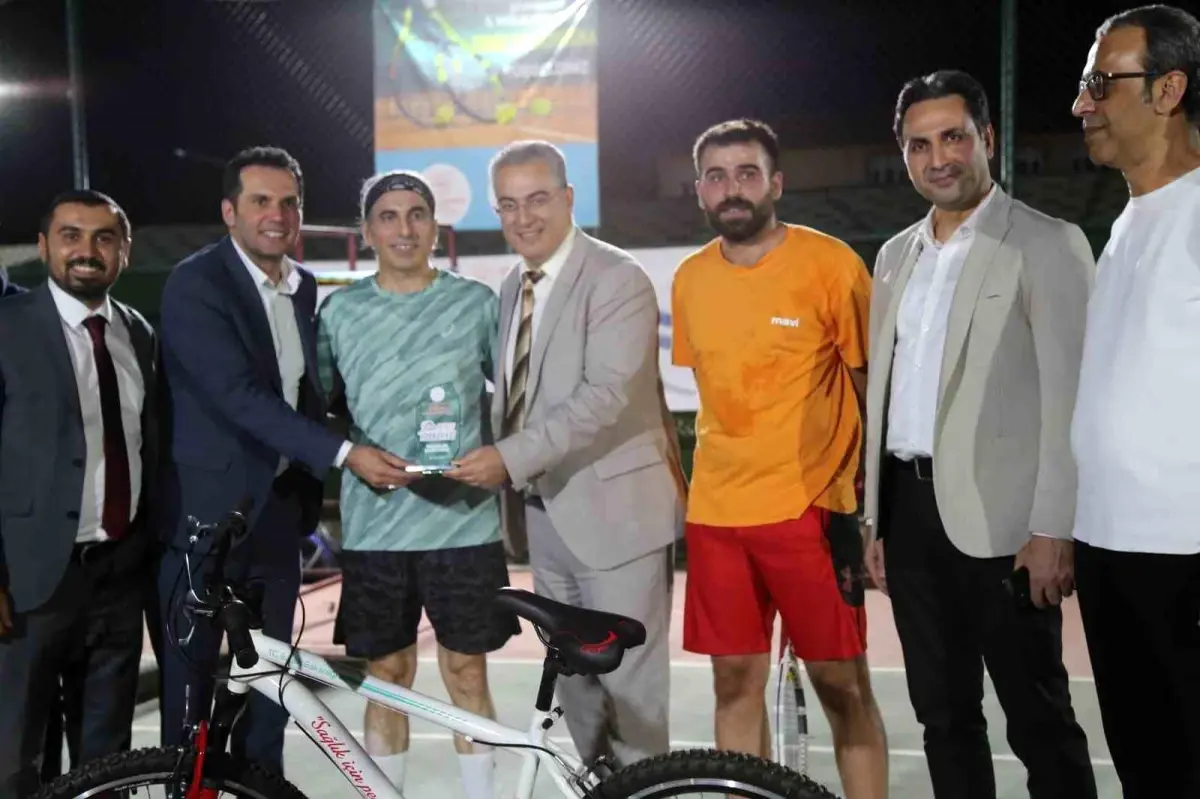 Diyarbakır'da Sağlık Çalışanları Tenis Turnuvası Düzenlendi
