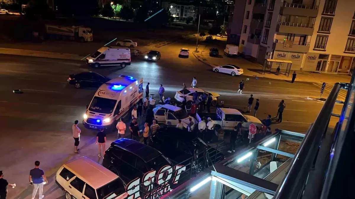 Elazığ'da Zincirleme Trafik Kazası: 4 Yaralı