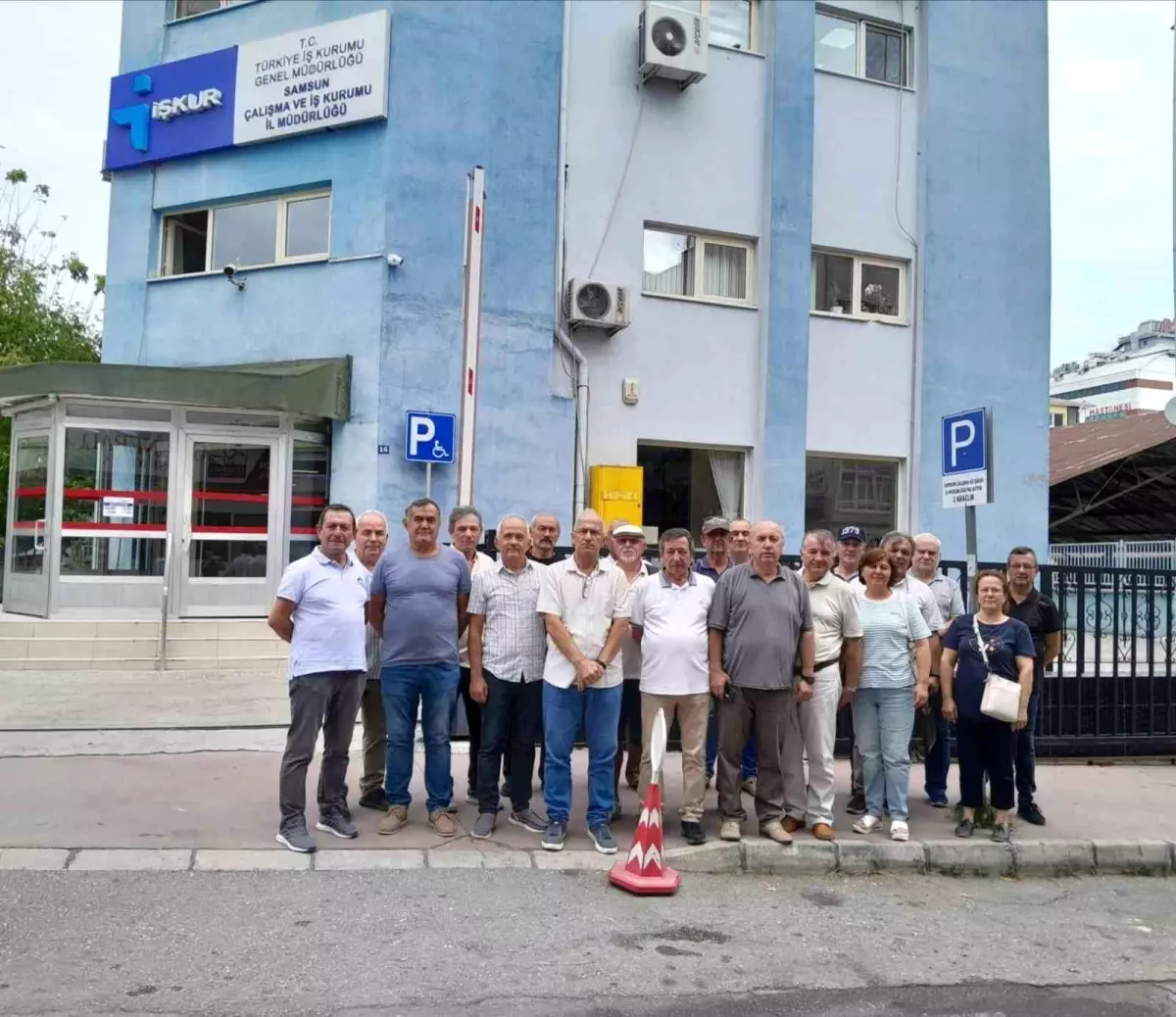 Emekli Astsubaylar İşsizlikle Mücadele İçin İŞKUR'a Başvurdu