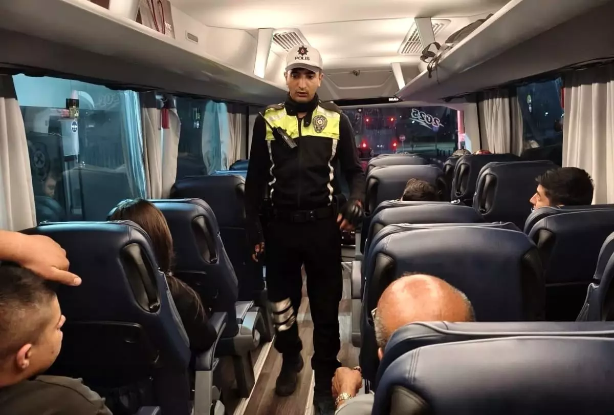 Manisa&apos;da Otobüslerde Emniyet Kemeri Denetimi Yapıldı