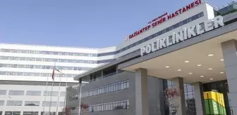 Gaziantep Şehir Hastanesi'nde ne oldu? Doktor hasta yakınlarının üzerine mi yürüdü?