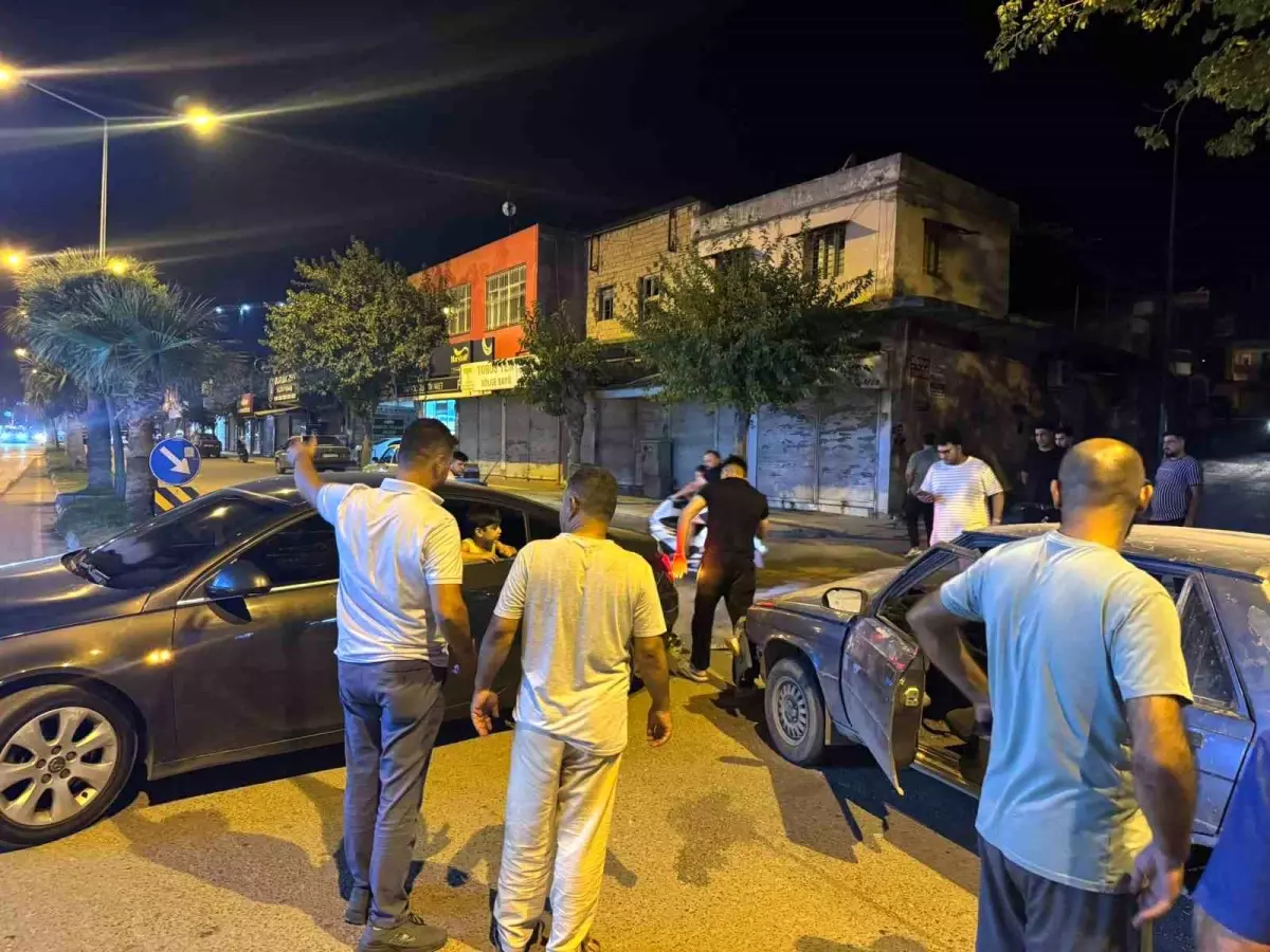 Hatay'da İki Otomobilin Çarpıştığı Kaza Anları Kamerada