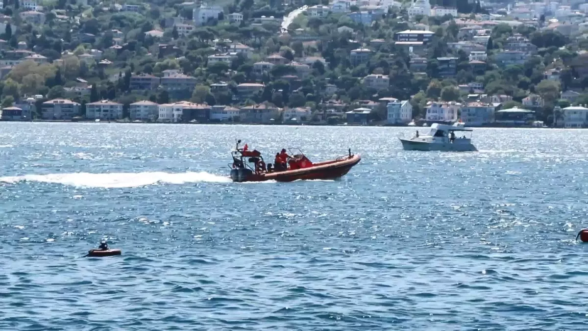 İstanbul Boğazı&apos;nda yüzme yarışında kaybolan Rus yüzücüyü arama çalışmaları sürüyor - 1