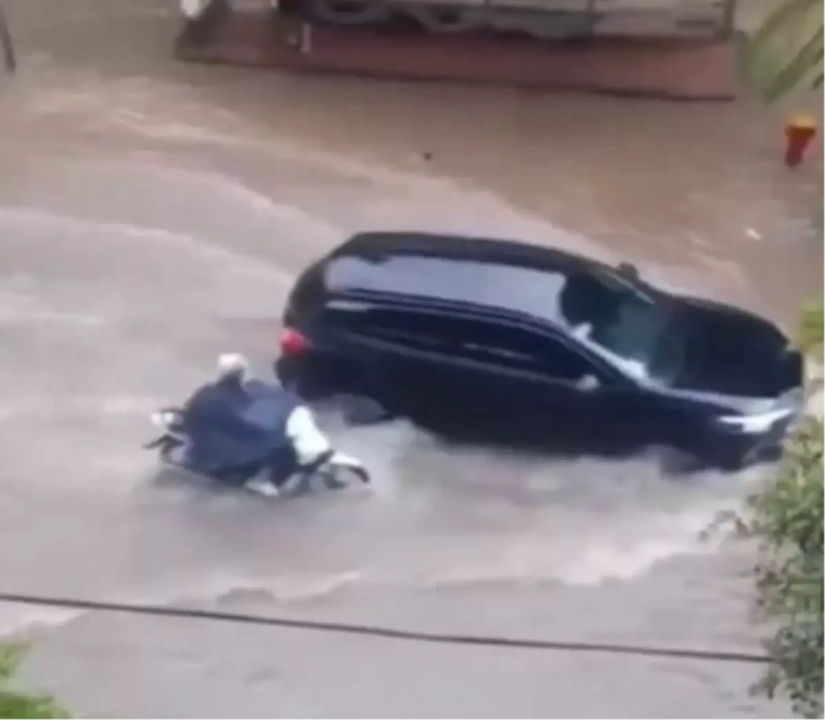 Kajiki Tayfunu Vietnam&apos;ı Vurdu: 4 Kişi Hayatını Kaybetti