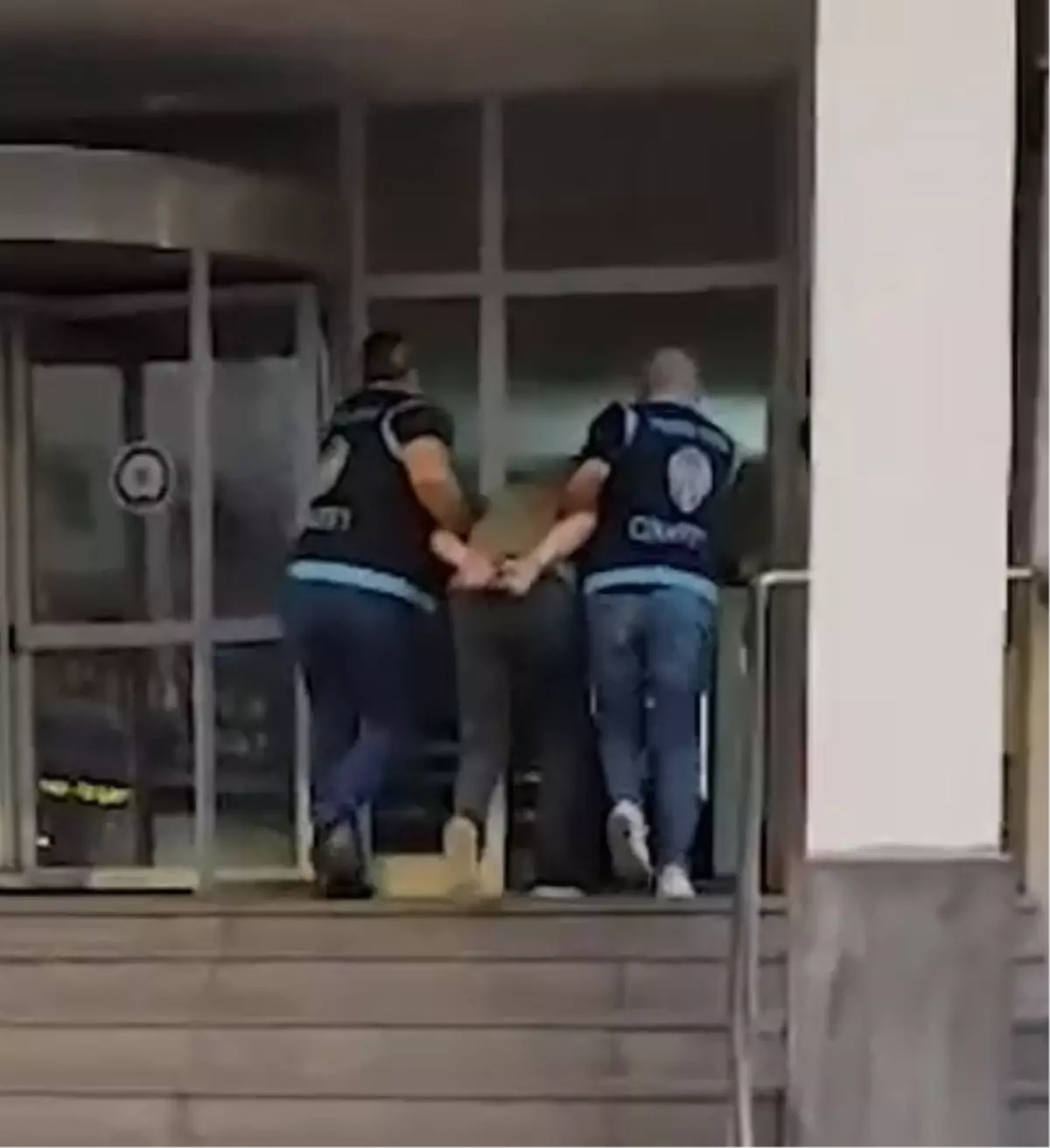 Boşandığı Eşini Bıçakla Yaralayan Şahıs Tutuklandı