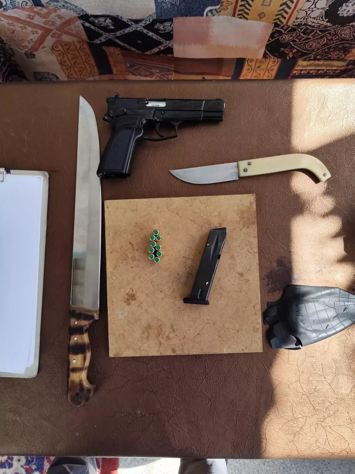 Kayseri&apos;de Sosyal Medya Üzerinden Silah Paylaşan 16 Yaşındaki Genç Yakalandı