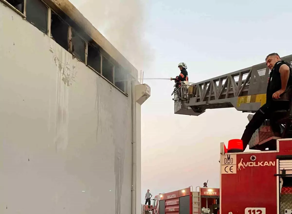 Malatya'da Fabrikada Yangın Çıktı